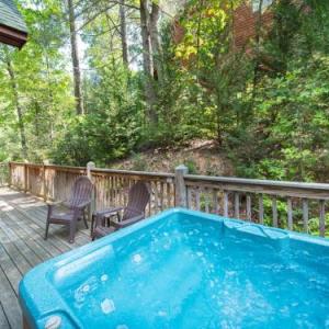 Chipmunk Chase 2 Bedrooms Sleeps 8 Hot tub Pool table Fireplace Tennessee